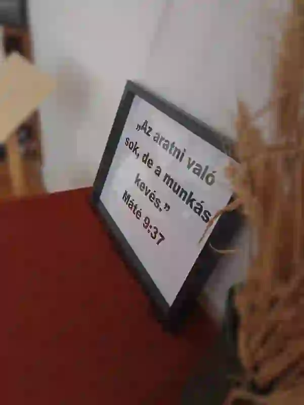 Dekoratív kép a gyülekezetről